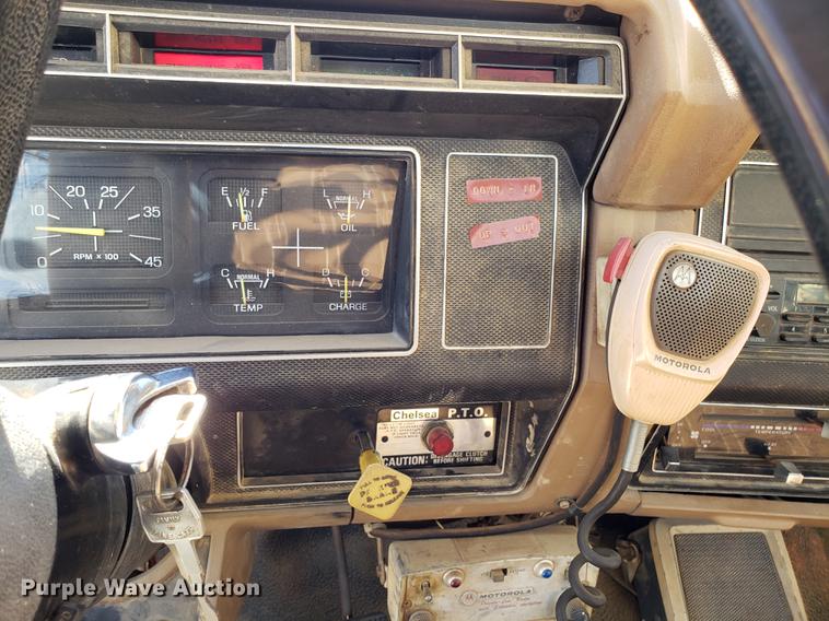 image for item EN9813 1989 Ford F700 drilling rig truck