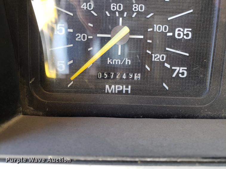 image for item EN9813 1989 Ford F700 drilling rig truck