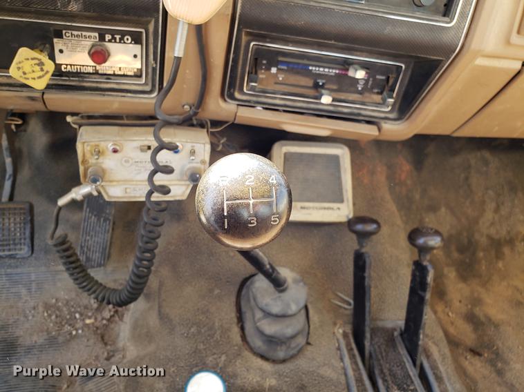 image for item EN9813 1989 Ford F700 drilling rig truck