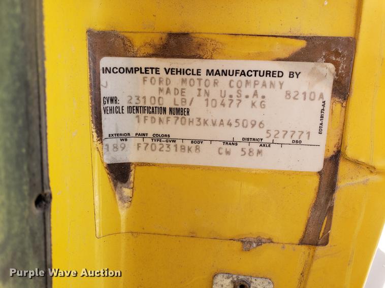 image for item EN9813 1989 Ford F700 drilling rig truck