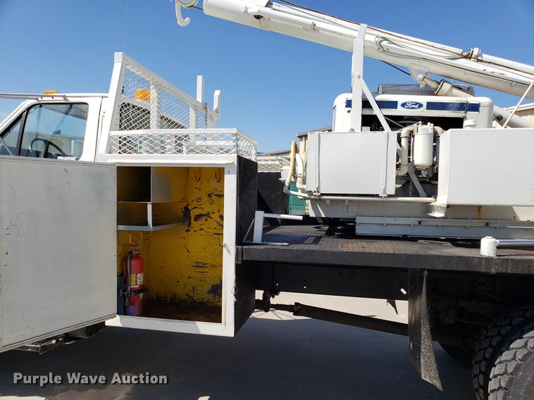 image for item EN9813 1989 Ford F700 drilling rig truck
