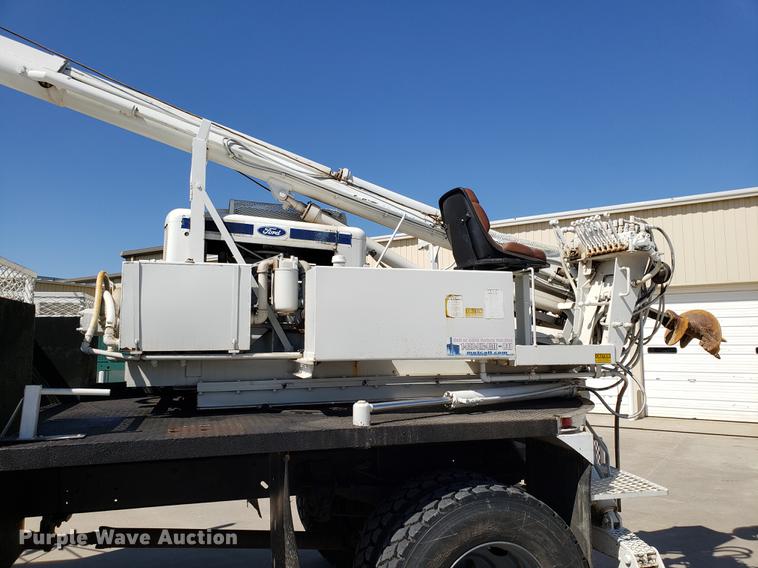 image for item EN9813 1989 Ford F700 drilling rig truck