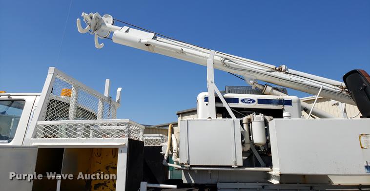 image for item EN9813 1989 Ford F700 drilling rig truck