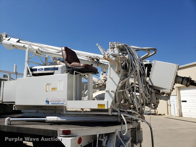 image for item EN9813 1989 Ford F700 drilling rig truck