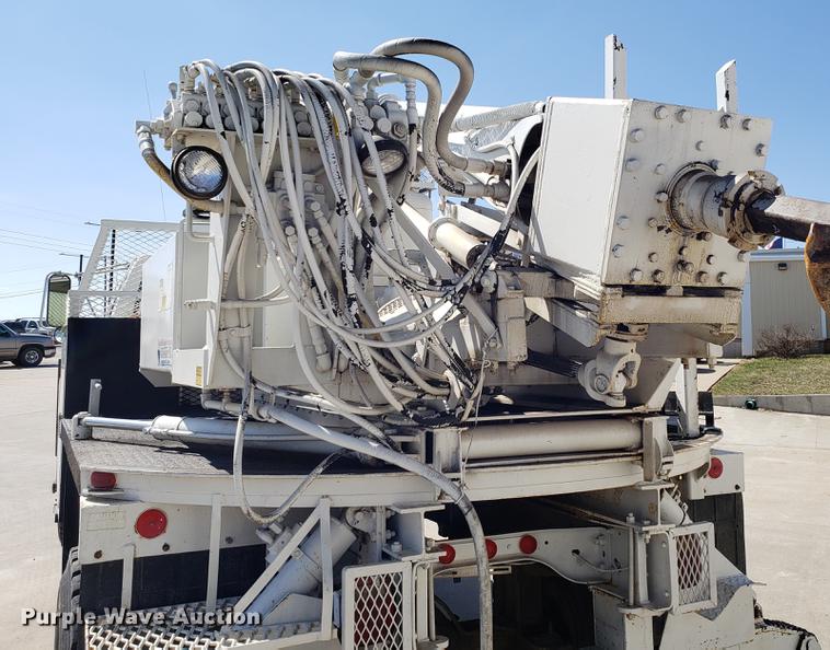 image for item EN9813 1989 Ford F700 drilling rig truck