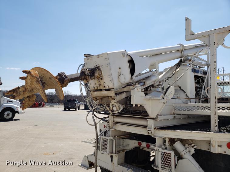 image for item EN9813 1989 Ford F700 drilling rig truck