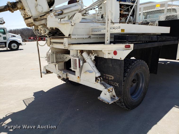 image for item EN9813 1989 Ford F700 drilling rig truck