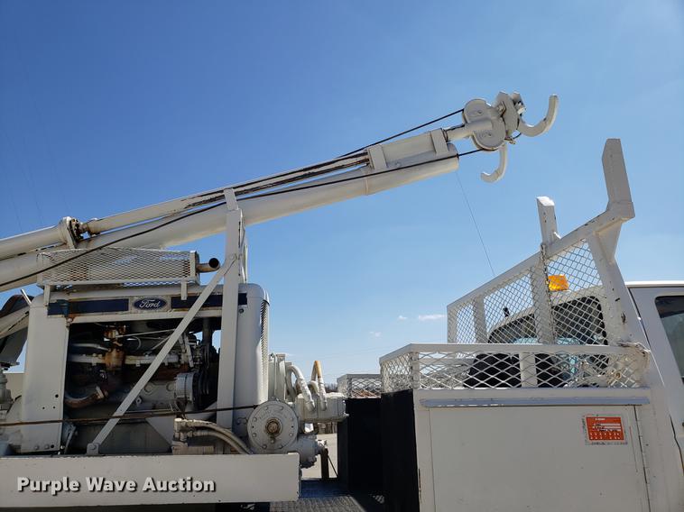 image for item EN9813 1989 Ford F700 drilling rig truck