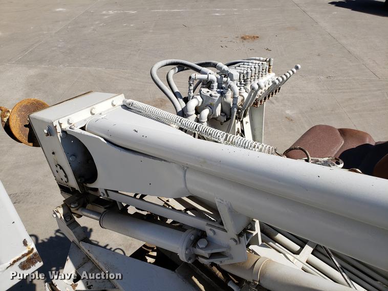 image for item EN9813 1989 Ford F700 drilling rig truck