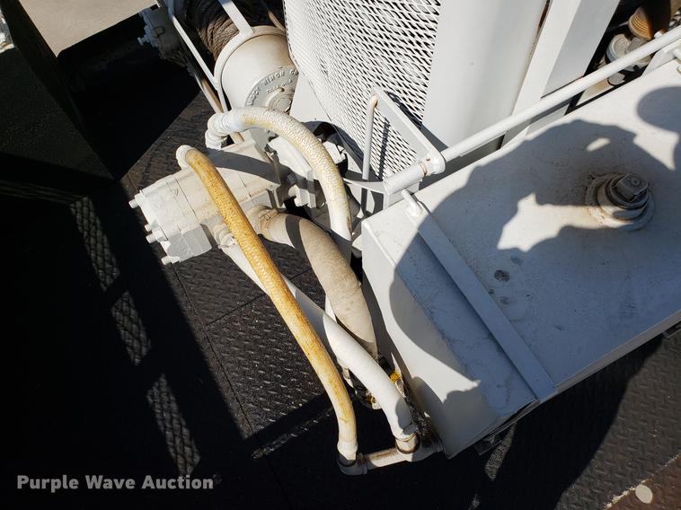 image for item EN9813 1989 Ford F700 drilling rig truck