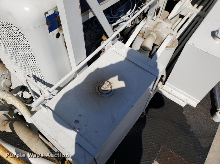 image for item EN9813 1989 Ford F700 drilling rig truck