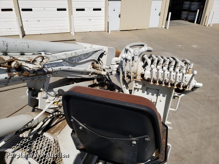 image for item EN9813 1989 Ford F700 drilling rig truck