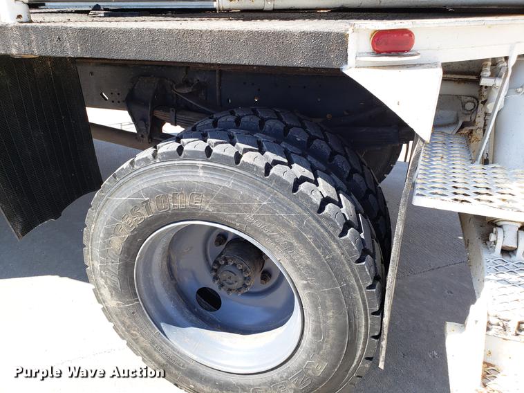 image for item EN9813 1989 Ford F700 drilling rig truck