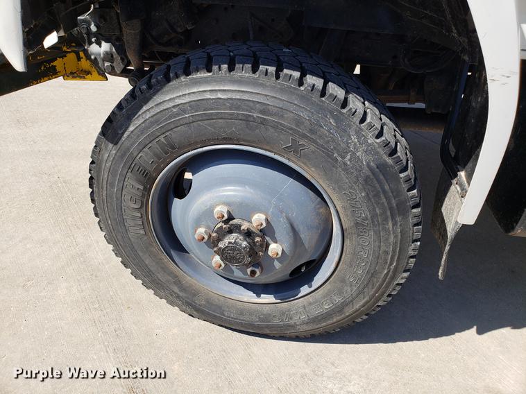 image for item EN9813 1989 Ford F700 drilling rig truck