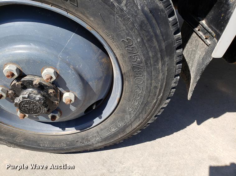 image for item EN9813 1989 Ford F700 drilling rig truck