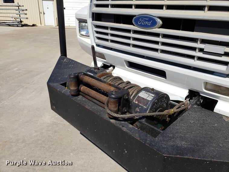 image for item EN9813 1989 Ford F700 drilling rig truck