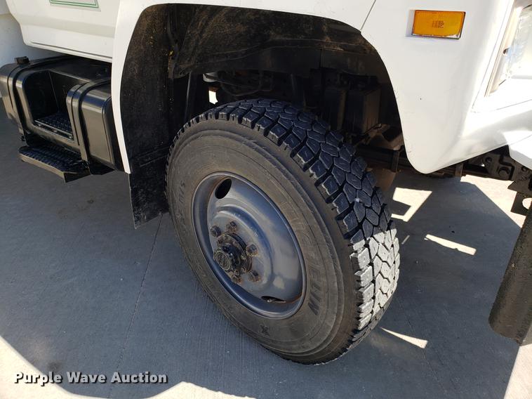 image for item EN9813 1989 Ford F700 drilling rig truck