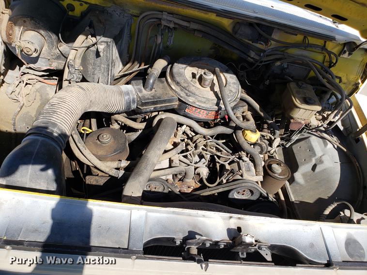 image for item EN9813 1989 Ford F700 drilling rig truck