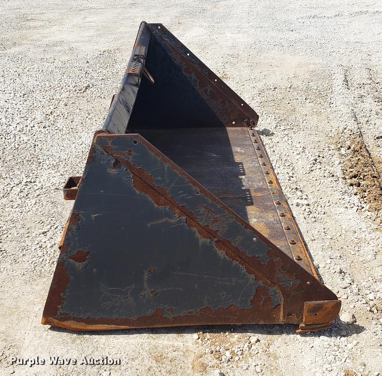 image for item EN9822 Skid steer snow bucket