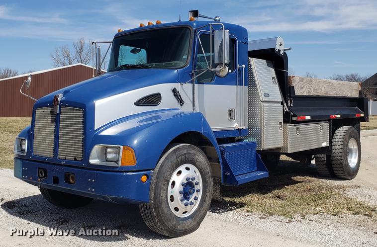 image for item EN9823 2002 Kenworth T300 dump truck