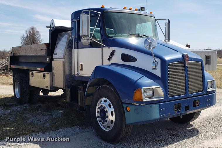 image for item EN9823 2002 Kenworth T300 dump truck