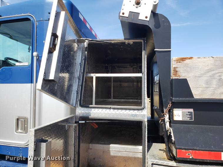 image for item EN9823 2002 Kenworth T300 dump truck