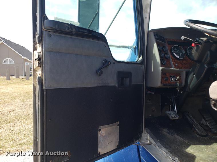 image for item EN9823 2002 Kenworth T300 dump truck