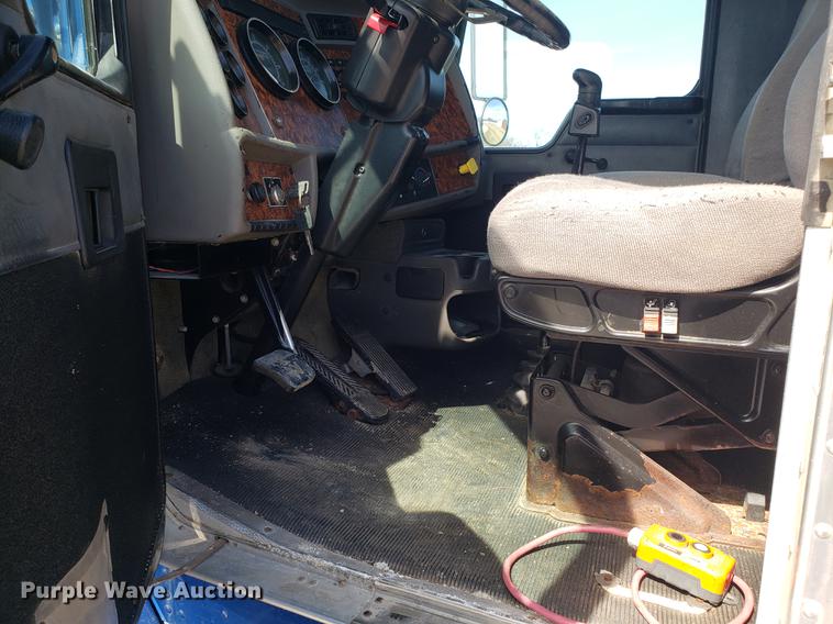 image for item EN9823 2002 Kenworth T300 dump truck