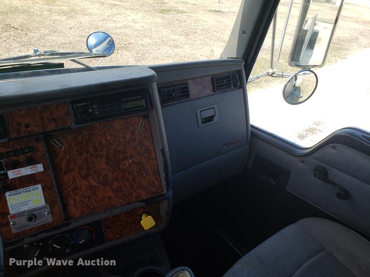 image for item EN9823 2002 Kenworth T300 dump truck