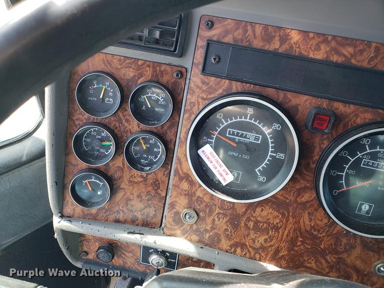 image for item EN9823 2002 Kenworth T300 dump truck