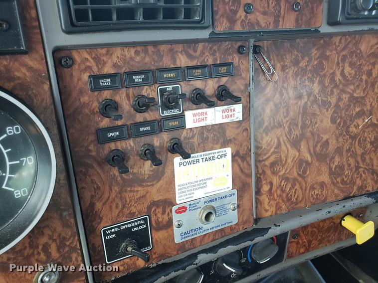 image for item EN9823 2002 Kenworth T300 dump truck