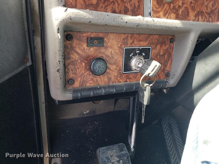 image for item EN9823 2002 Kenworth T300 dump truck