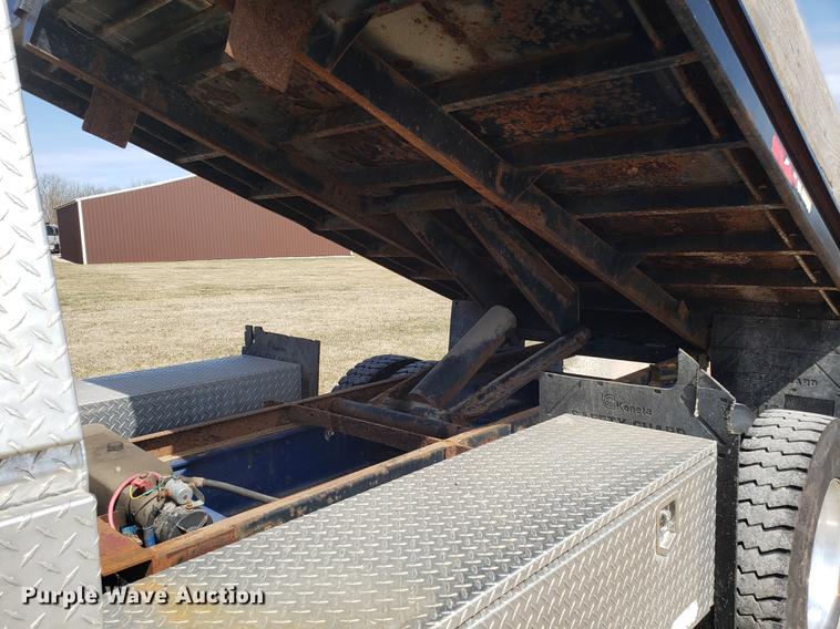 image for item EN9823 2002 Kenworth T300 dump truck