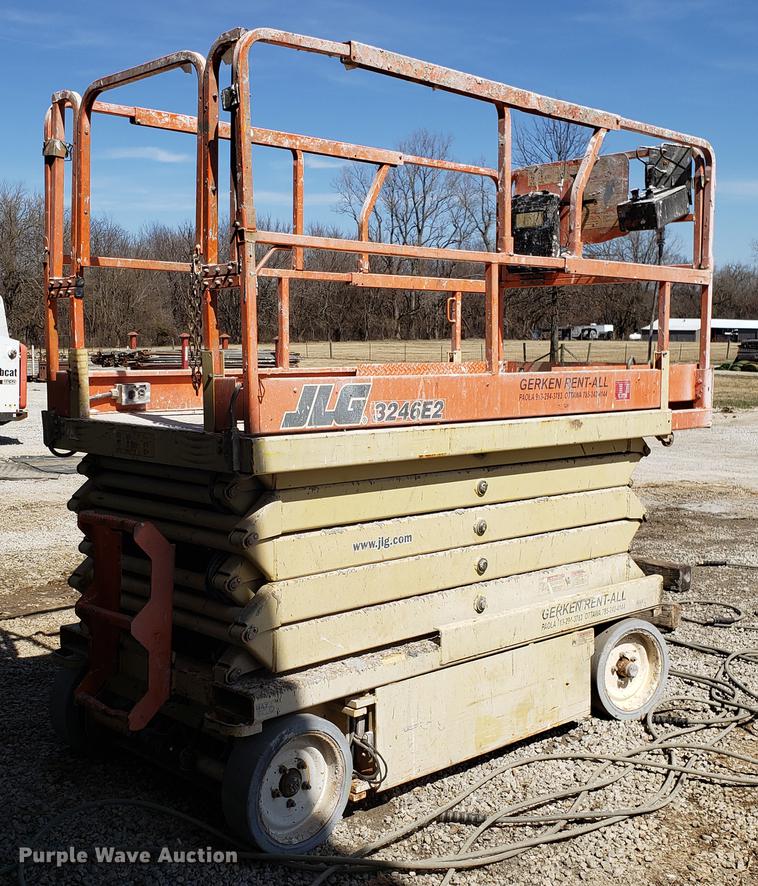 image for item EN9831 2003 JLG 3246E2 scissor lift