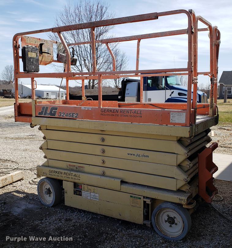 image for item EN9831 2003 JLG 3246E2 scissor lift