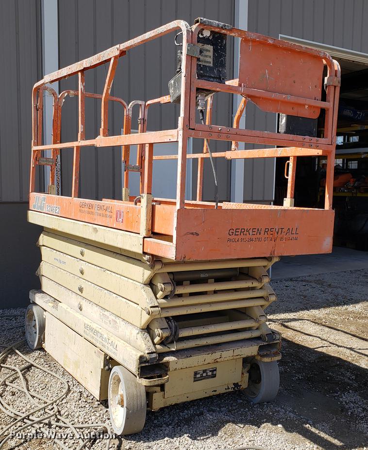 image for item EN9831 2003 JLG 3246E2 scissor lift