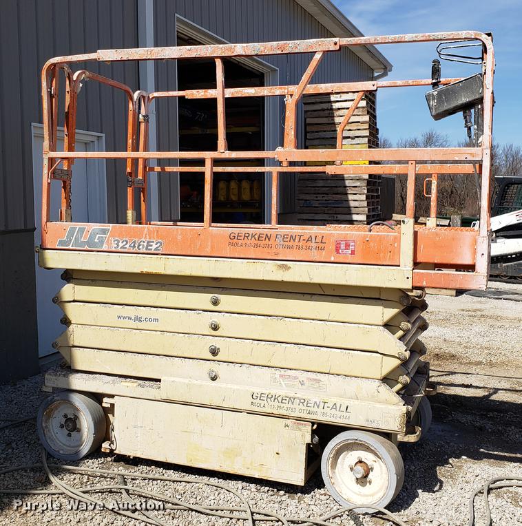 image for item EN9831 2003 JLG 3246E2 scissor lift
