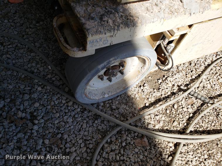 image for item EN9831 2003 JLG 3246E2 scissor lift