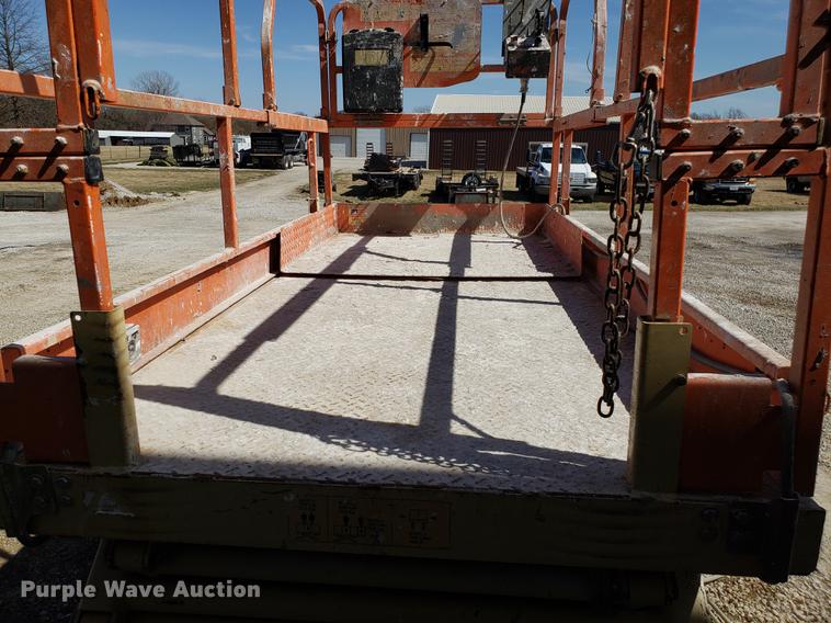 image for item EN9831 2003 JLG 3246E2 scissor lift