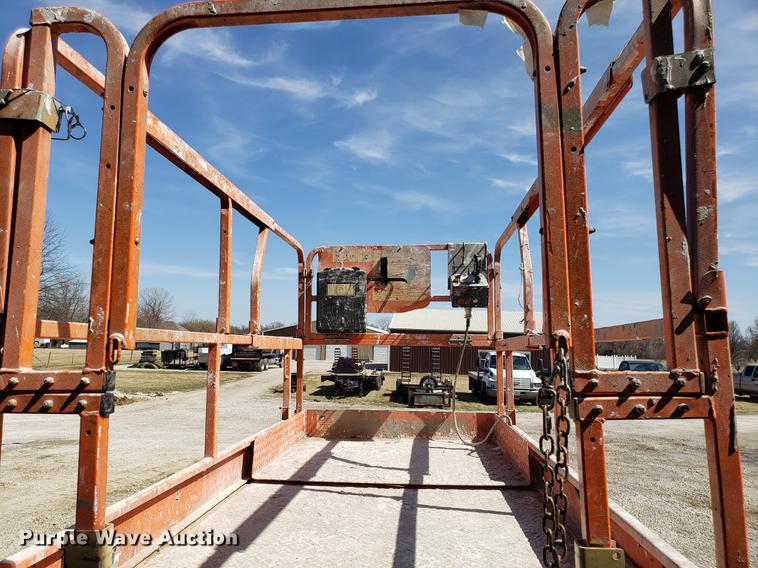 image for item EN9831 2003 JLG 3246E2 scissor lift
