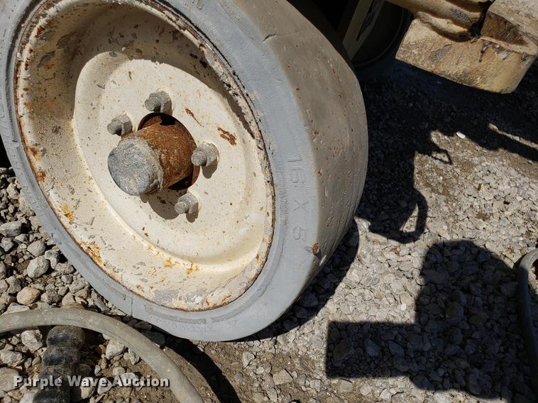 image for item EN9831 2003 JLG 3246E2 scissor lift