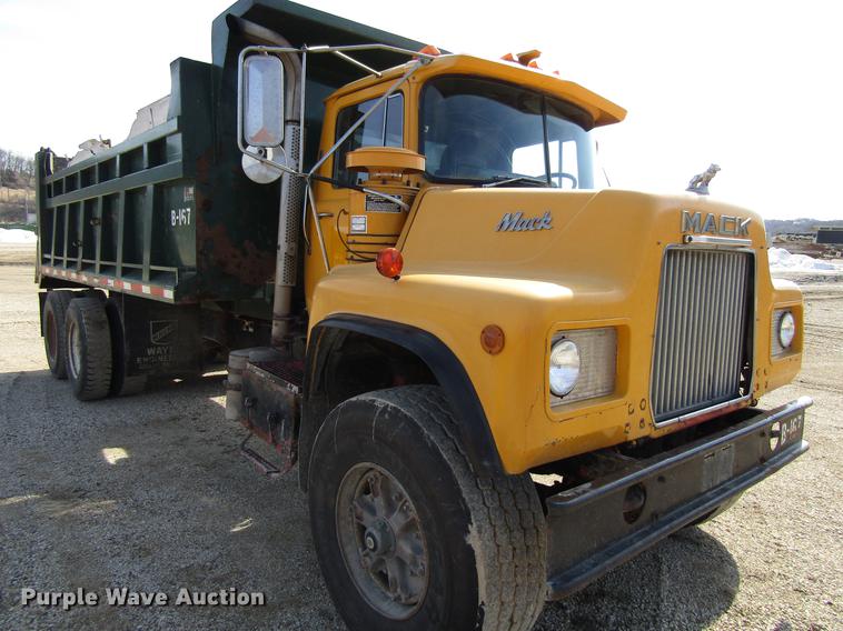 image for item EU9595 1986 Mack DM600 dump truck