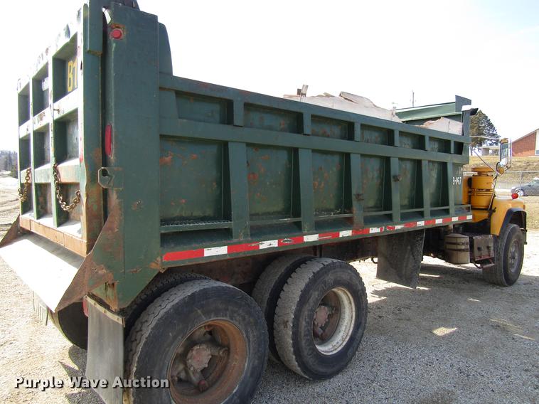 image for item EU9595 1986 Mack DM600 dump truck