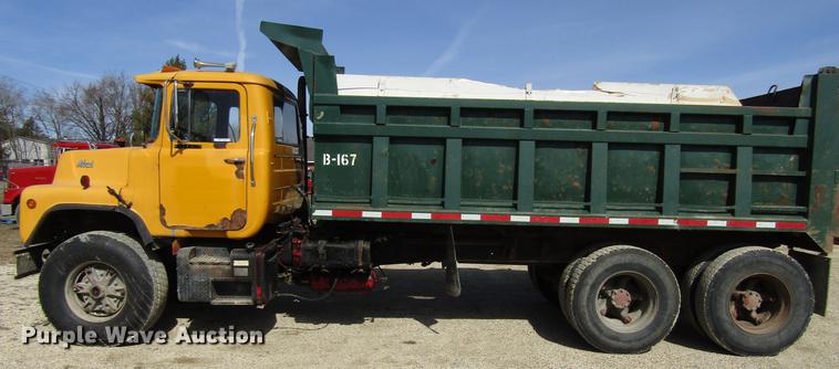 image for item EU9595 1986 Mack DM600 dump truck