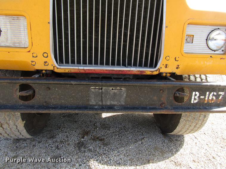image for item EU9595 1986 Mack DM600 dump truck