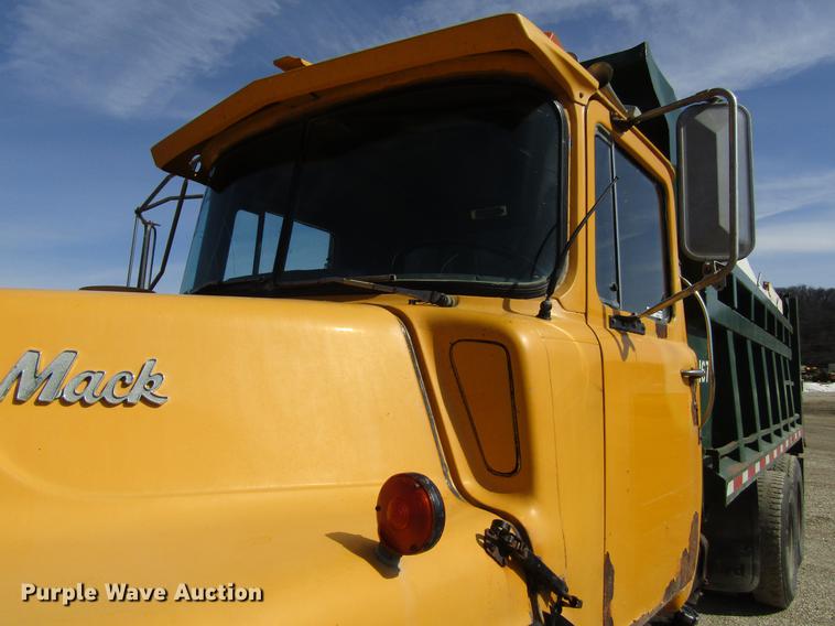 image for item EU9595 1986 Mack DM600 dump truck