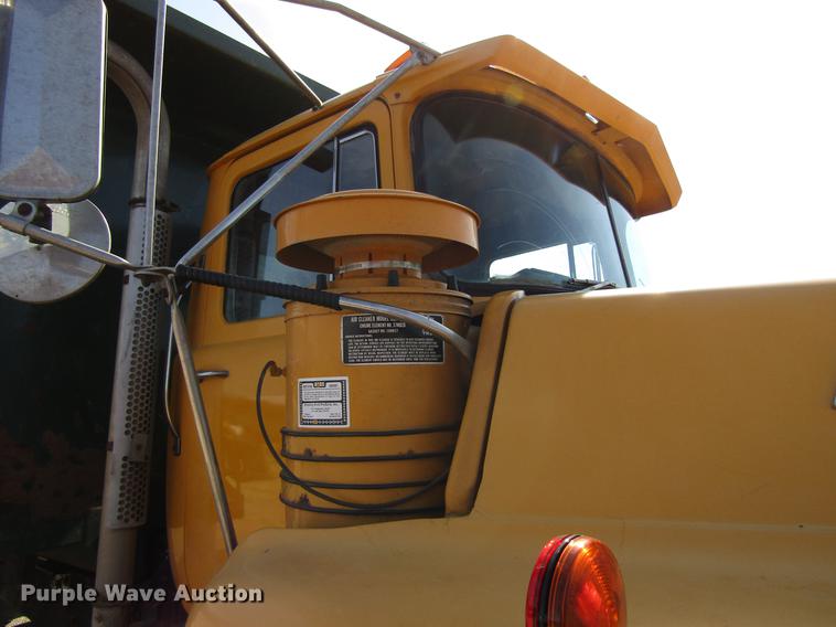 image for item EU9595 1986 Mack DM600 dump truck