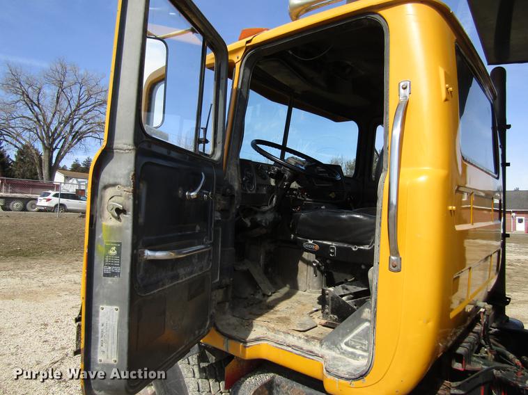 image for item EU9595 1986 Mack DM600 dump truck