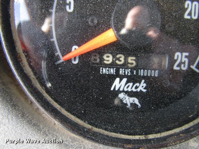 image for item EU9595 1986 Mack DM600 dump truck