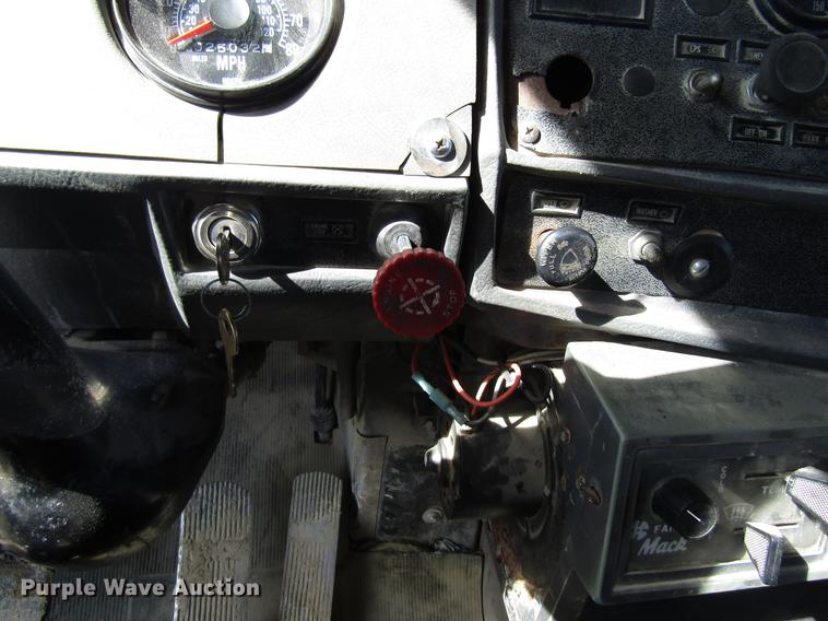 image for item EU9595 1986 Mack DM600 dump truck